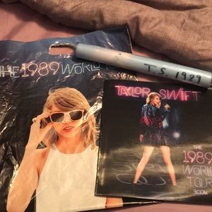 Taylor Swift 1989 World Tour book and light